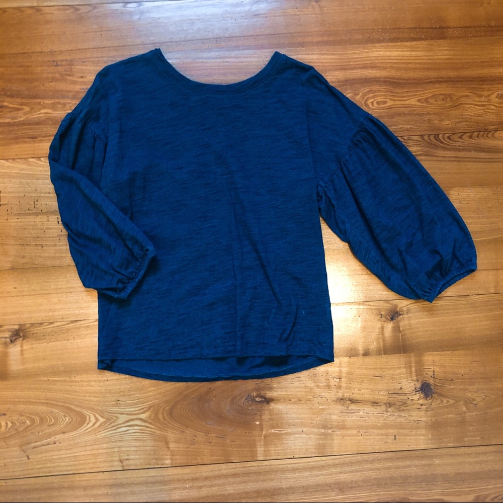 NWOT Universal Thread Top